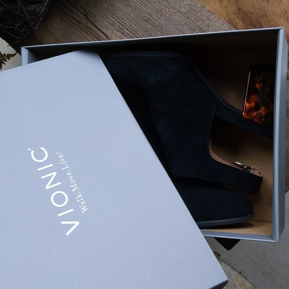 Vionic Perk Lacey Suede and Tortoise Bootie with Concealed Orthotic Support - Picture 11 of 12